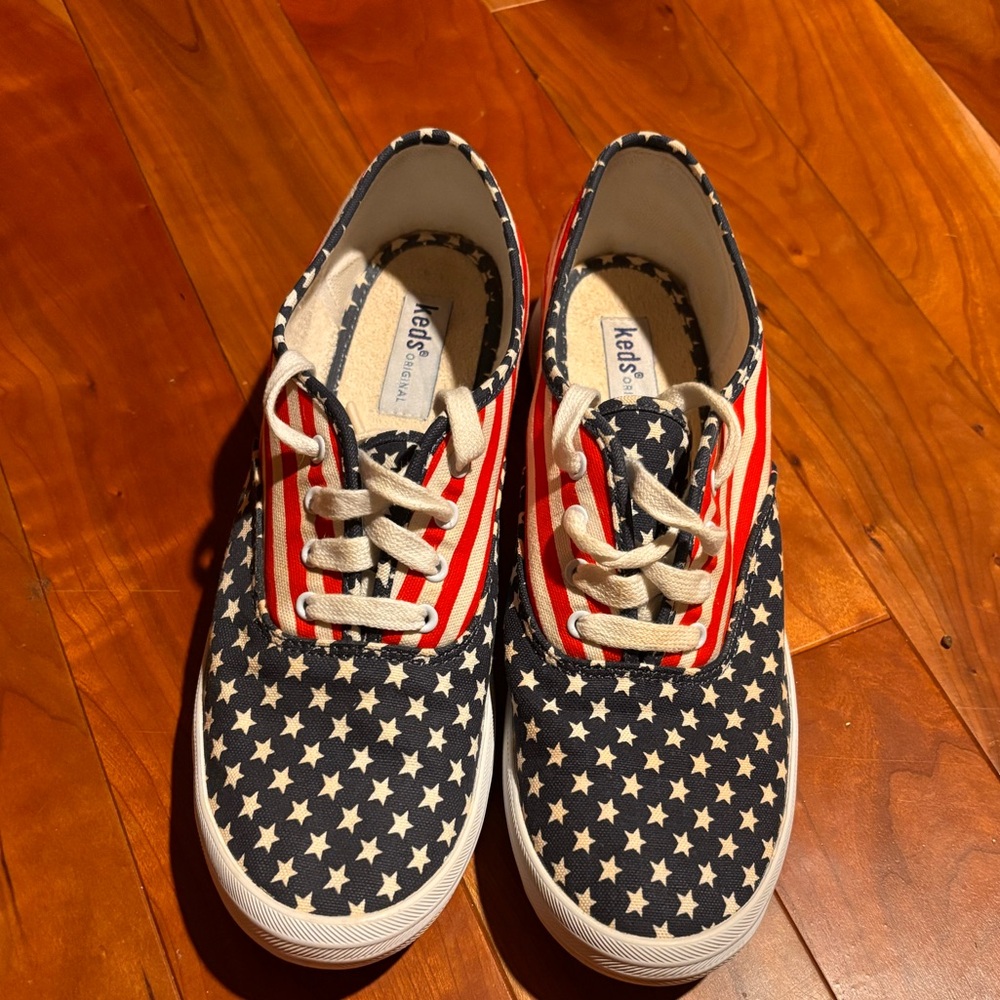 Keds' Navy Star Sneakers with Red Stripes
